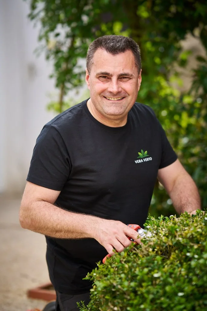 Portrait souriant de Karel, fondateur de Vera Verto